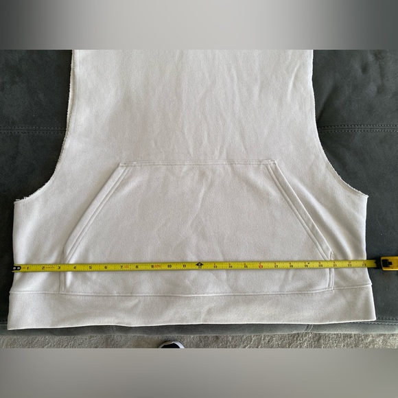 Alo Yoga Men’s Renown Sleeveless Hoodie Bone - Picture 9 of 10